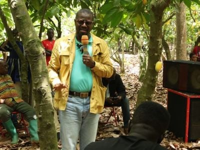 Annoh-Dompreh engages cocoa farmers